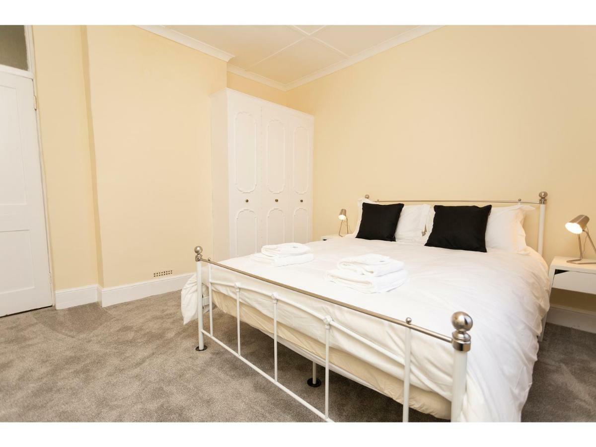 Sandown Villa Holiday Home Deal Bagian luar foto