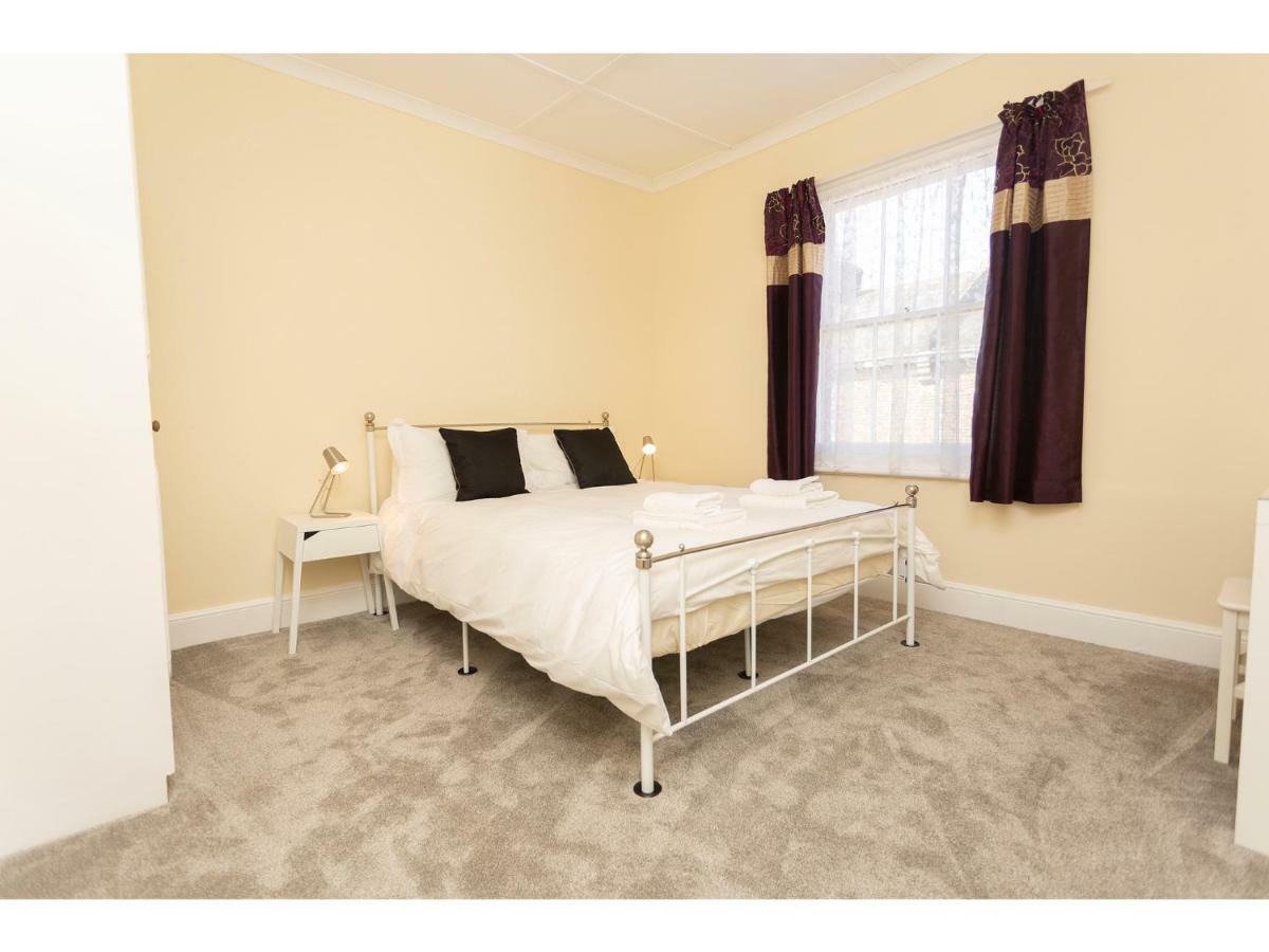 Sandown Villa Holiday Home Deal Bagian luar foto