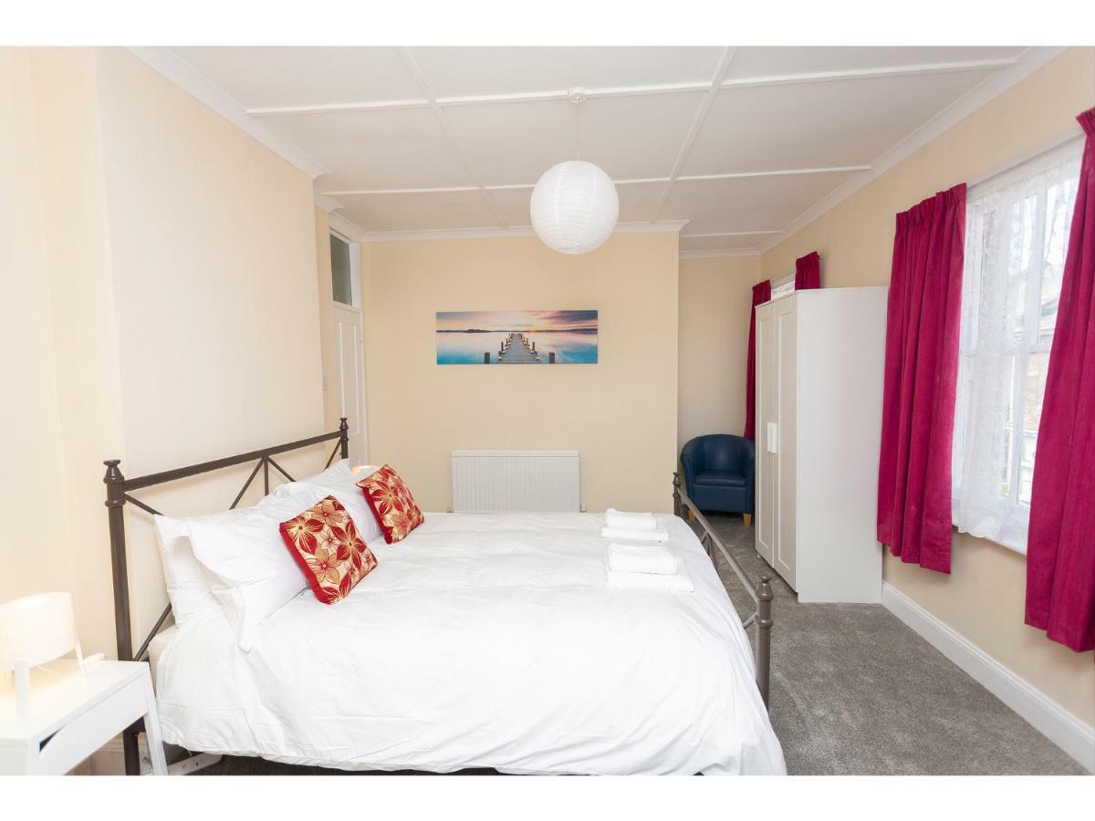 Sandown Villa Holiday Home Deal Bagian luar foto