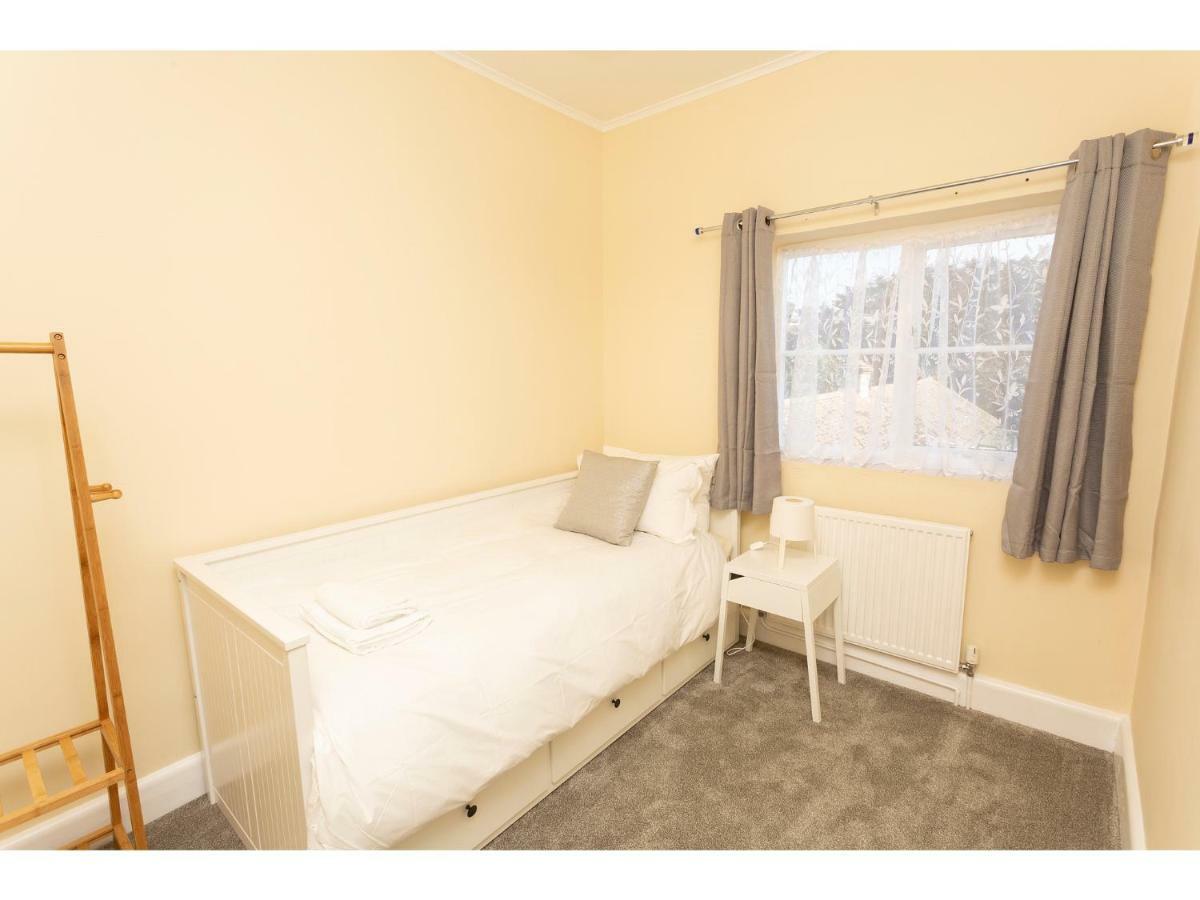 Sandown Villa Holiday Home Deal Bagian luar foto